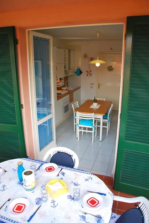 Apartment Appartamenti Gelsomino - Clima, Terrazze E Posti Auto Marina di Campo